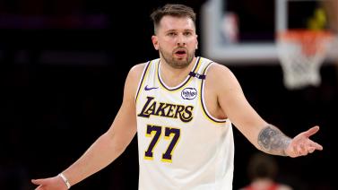 特朗普政府已将140多名移民转移到关塔那摩.